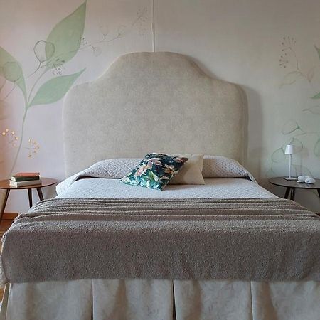 Casa Vacanze Malvarosa Casale Corte Cerro Ngoại thất bức ảnh