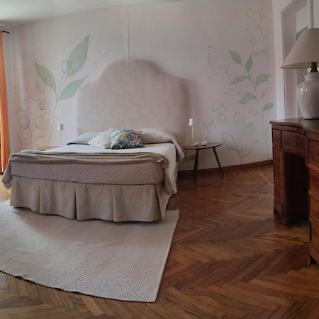 Casa Vacanze Malvarosa Casale Corte Cerro Ngoại thất bức ảnh