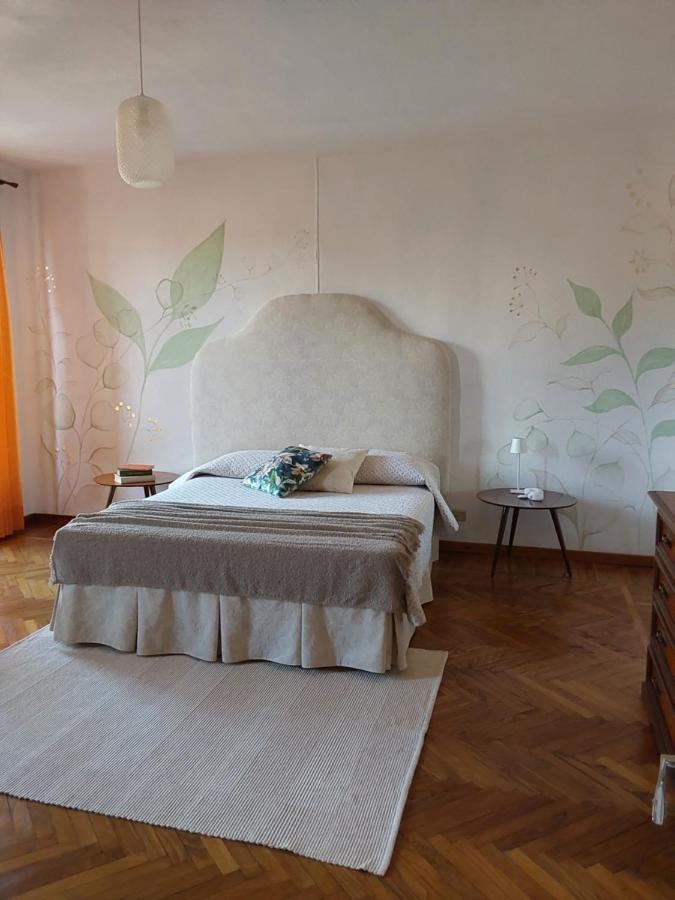 Casa Vacanze Malvarosa Casale Corte Cerro Ngoại thất bức ảnh