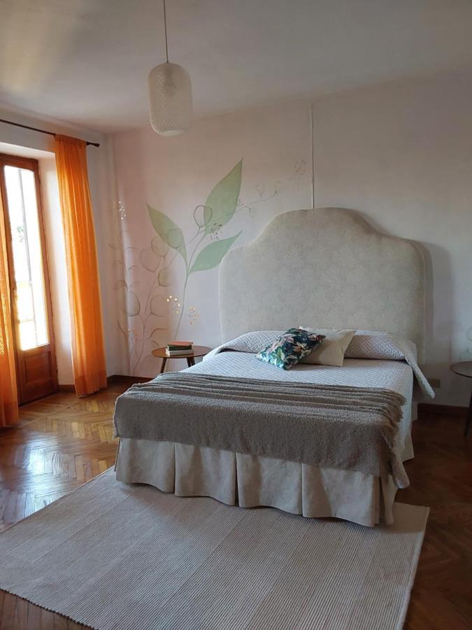 Casa Vacanze Malvarosa Casale Corte Cerro Ngoại thất bức ảnh