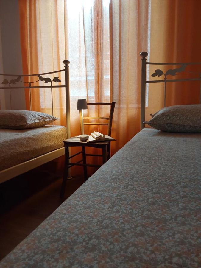 Casa Vacanze Malvarosa Casale Corte Cerro Ngoại thất bức ảnh
