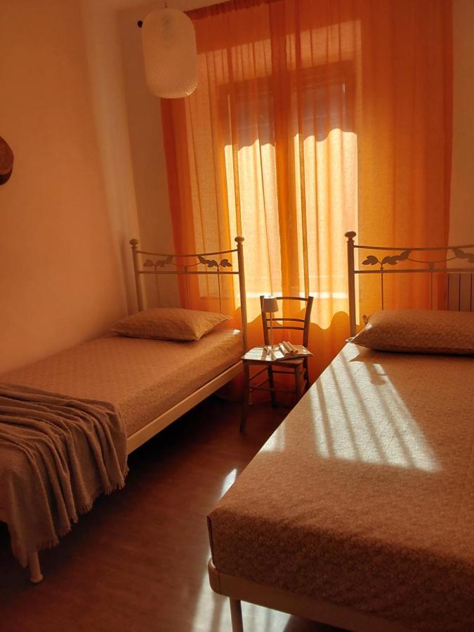 Casa Vacanze Malvarosa Casale Corte Cerro Ngoại thất bức ảnh