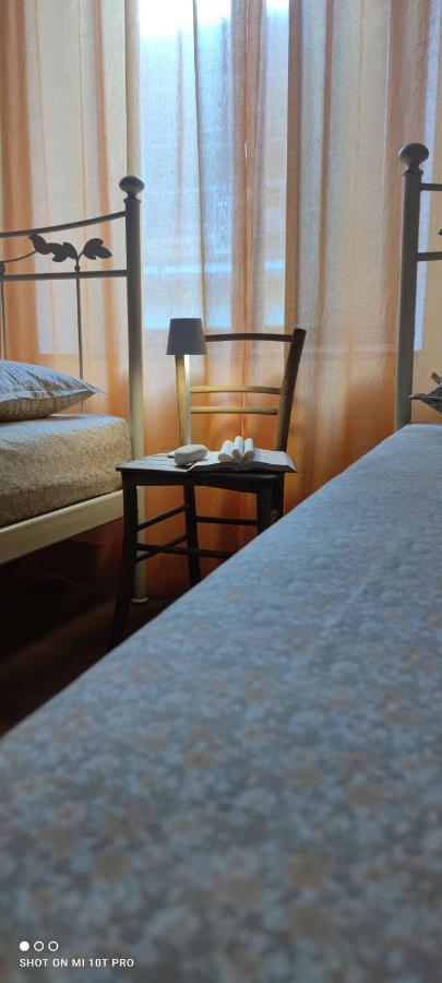 Casa Vacanze Malvarosa Casale Corte Cerro Ngoại thất bức ảnh