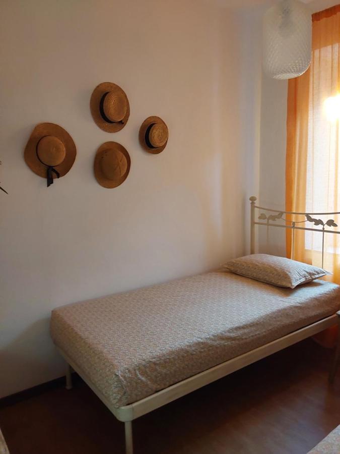 Casa Vacanze Malvarosa Casale Corte Cerro Ngoại thất bức ảnh