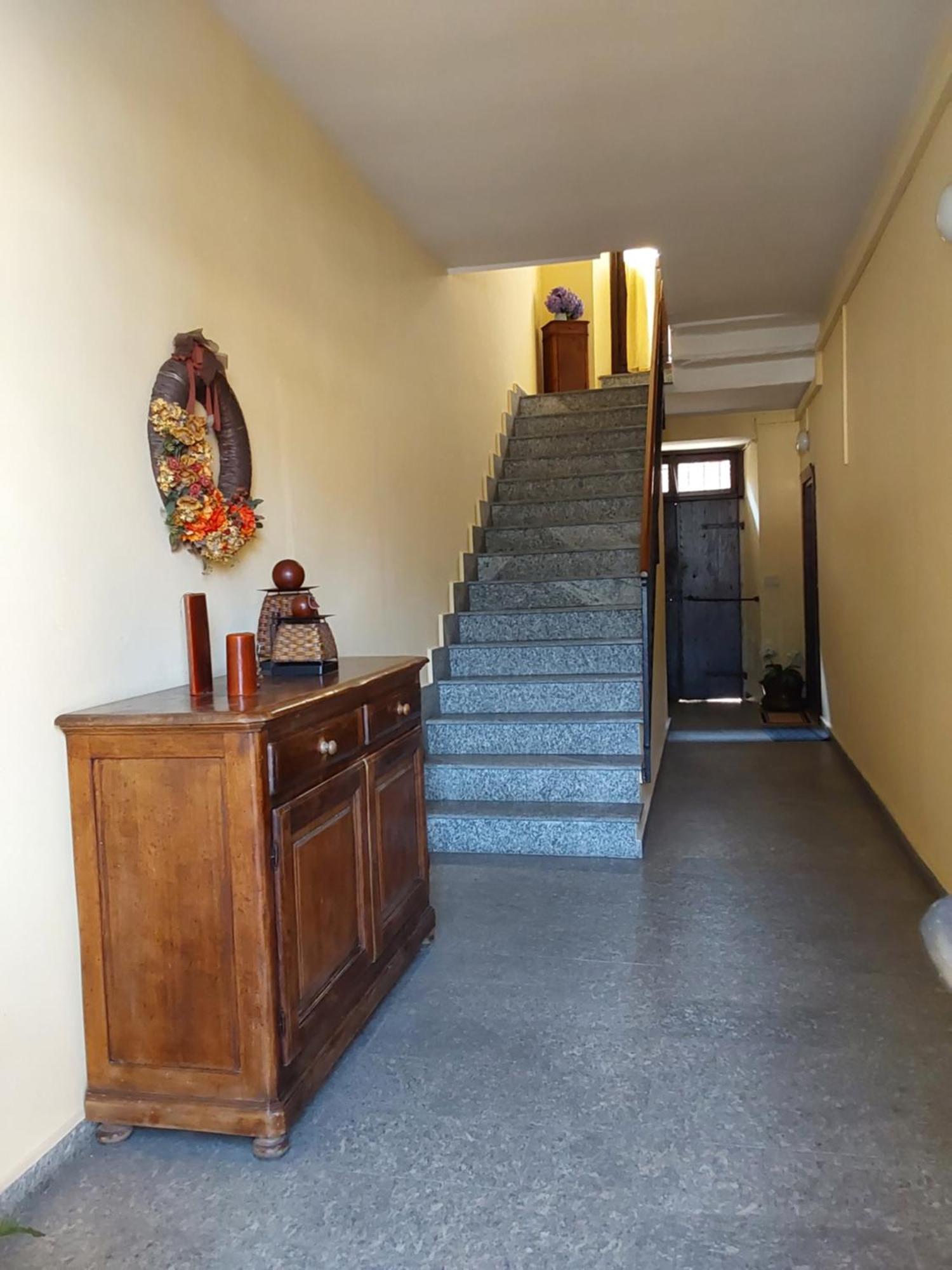 Casa Vacanze Malvarosa Casale Corte Cerro Ngoại thất bức ảnh